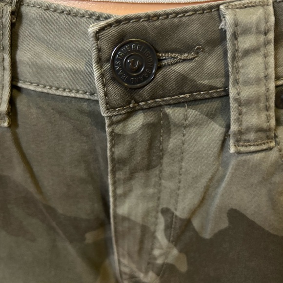 Woman's True Religion Camouflage Jeans - Picture 10 of 10